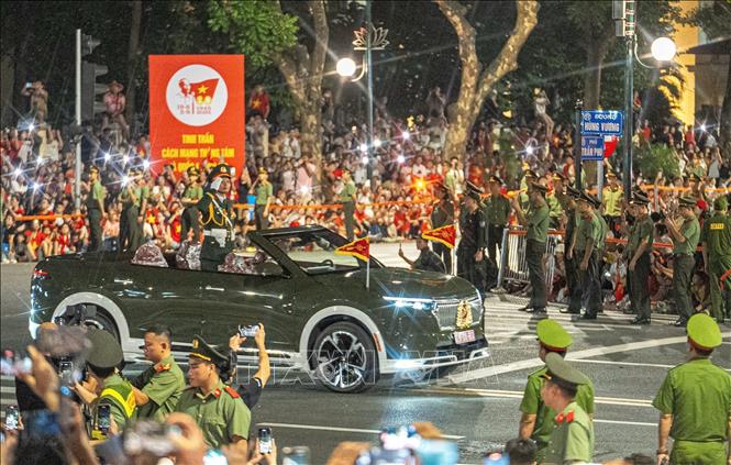 Đoàn diễu binh, diễu hành di chuyển trên đường phố trong buổi tổng hợp luyện lần thứ nhất. Ảnh: Phạm Tuấn Anh - TTXVN