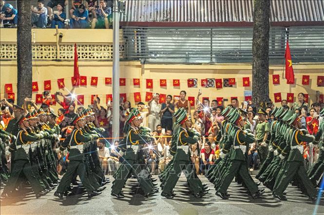 Đoàn diễu binh, diễu hành di chuyển trên đường phố trong buổi tổng hợp luyện lần thứ nhất. Ảnh: Phạm Tuấn Anh - TTXVN