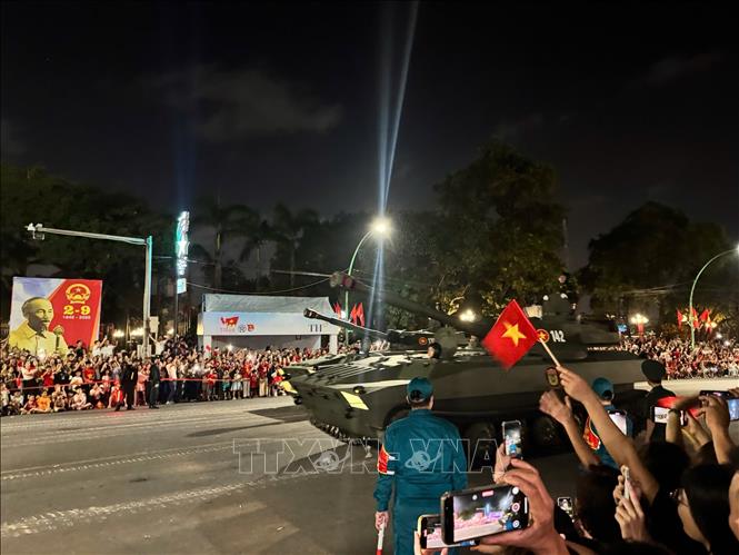 Đoàn diễu binh, diễu hành di chuyển trên đường phố trong buổi tổng hợp luyện lần thứ nhất. Ảnh: Phạm Tuấn Anh - TTXVN
