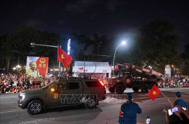Đoàn diễu binh, diễu hành di chuyển trên đường phố trong buổi tổng hợp luyện lần thứ nhất. Ảnh: Phạm Tuấn Anh - TTXVN