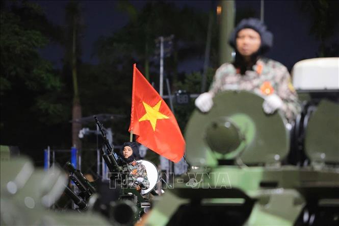 Đoàn diễu binh, diễu hành di chuyển trên đường phố trong buổi tổng hợp luyện lần thứ nhất. Ảnh: Lê Đông - TTXVN