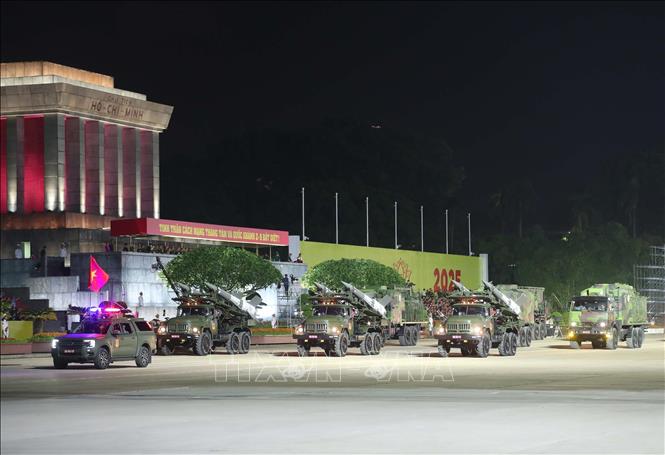 Khối khí tài quân sự tham gia hợp luyện.  Ảnh: Trọng Đức - TTXVN