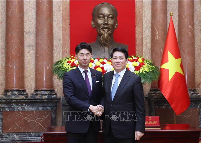 Chủ tịch nước Lương Cường với Trưởng Ban Thanh niên Đảng Dân chủ tự do Nhật Bản (LDP) Nakasone Yasutaka. Ảnh: Lâm Khánh – TTXVN