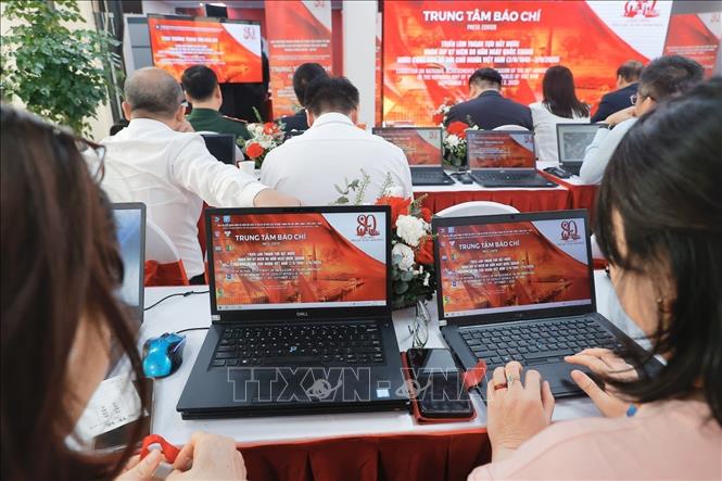 Khai trương Trung tâm báo chí triển lãm. Ảnh: Minh Quyết - TTXVN