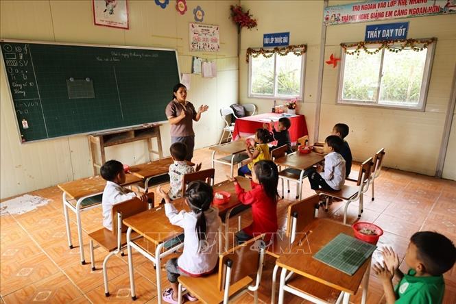 Giáo viên, Đảng viên trẻ Sùng Thị Say luôn mang theo một trái tim sẵn sàng hy sinh thầm lặng để gieo con chữ trên những vùng đất khó. Ảnh: Minh Đức – TTXVN
