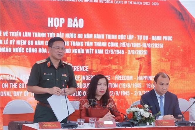 Thiếu tướng Tống Văn Thanh, Phó Cục trưởng Cục Tuyên huấn, Tổng cục Chính trị Quân đội Nhân dân Việt Nam phát biểu. Ảnh: Minh Quyết - TTXVN