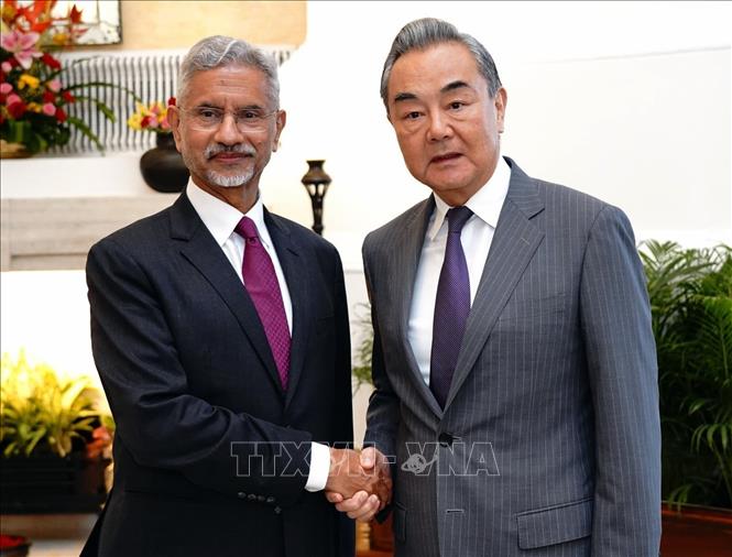 Ngoại trưởng Ấn Độ Subrahmanyam Jaishankar (trái) ngày 18/8/2025 đã có cuộc hội đàm với người đồng cấp Trung Quốc Vương Nghị (phải) tại thủ đô New Delhi, trong bối cảnh hai bên đang nỗ lực tái thiết lòng tin và kiểm soát căng thẳng biên giới kéo dài từ năm 2020. Ảnh: ANI/TTXVN