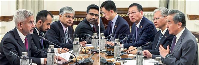 Ngoại trưởng Ấn Độ Subrahmanyam Jaishankar (trái) ngày 18/8/2025 đã có cuộc hội đàm với người đồng cấp Trung Quốc Vương Nghị (phải) tại thủ đô New Delhi, trong bối cảnh hai bên đang nỗ lực tái thiết lòng tin và kiểm soát căng thẳng biên giới kéo dài từ năm 2020. Ảnh: ANI/TTXVN