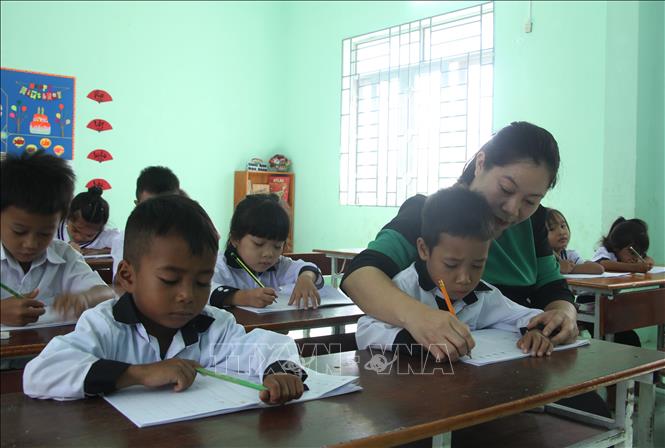 Một lớp học tăng cường tiếng Việt của Trường Tiểu học Phước Thắng, xã Bác Ái, tỉnh Khánh Hòa. Ảnh: Phan Sáu - TTXVN