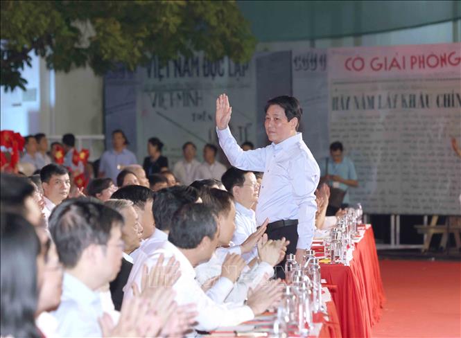 Chù tịch nước Lương Cường dự chương trình tại điểm cầu Cột cờ Hà Nội. Ảnh: Phương Hoa - TTXVN