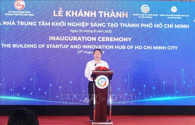 Ông Nguyễn Huy Dũng, Ủy viên chuyên trách Ban chỉ đạo Trung ương về phát triển khoa học, công nghệ, đổi mới sáng tạo và chuyển đổi số quốc gia phát biểu tại buổi lễ. Ảnh: Thu Hoài - TTXVN