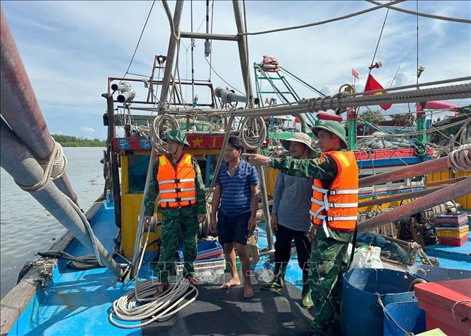 As many as 500 border guards of Nghe An province are mobilised to be available for assistance and rescue work. VNA/Photo by courtesy