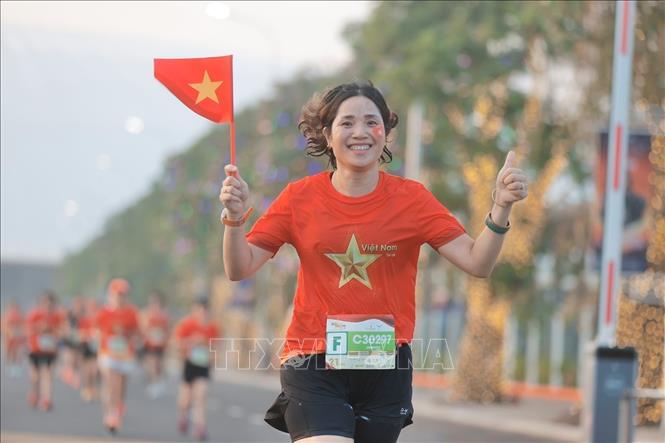 Các VĐV tham gia giải chạy. Ảnh: Minh Quyết - TTXVN
