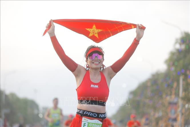 Các VĐV tham gia giải chạy. Ảnh: Minh Quyết - TTXVN