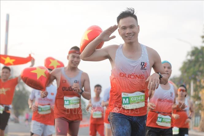 Các VĐV tham gia giải chạy. Ảnh: Minh Quyết - TTXVN