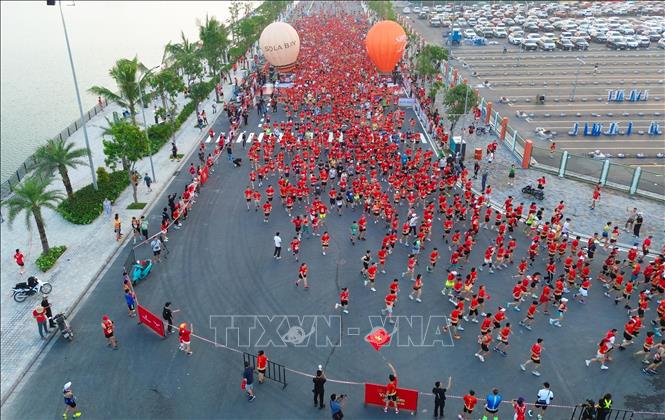 Giải chạy 'Việt Nam tôi đó' thu hút gần 20.000 VĐV tham gia. Ảnh: Thành Phương - TTXVN