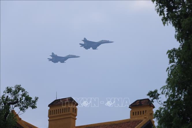 Máy bay tiêm kích Su-30MK2 diễn tập bay theo đội hình. Ảnh: Tuấn Anh - TTXVN