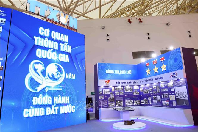 Khu trưng bày giới thiệu hành trình 80 năm cơ quan thông tấn quốc gia ra đời, xây dựng, phát triển và đồng hành cùng đất nước, với thông điệp “Nguồn tin chính thống - Dòng tin chủ lực”. Ảnh: Phạm Kiên - TTXVN

 