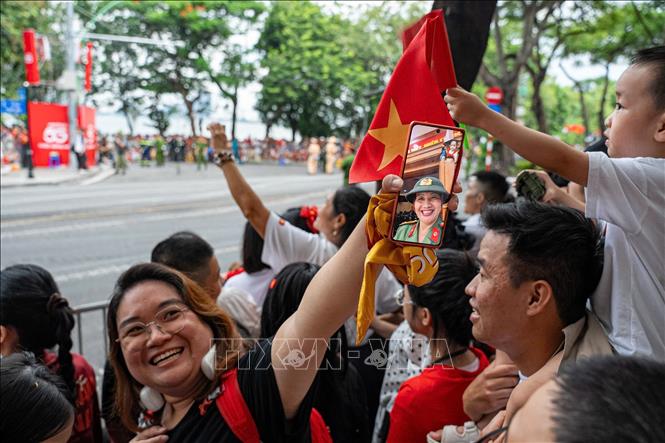 Khối xe Tăng thiết giáp cơ động đến nơi tập kết. Ảnh: Phạm Tuấn Anh - TTXVN