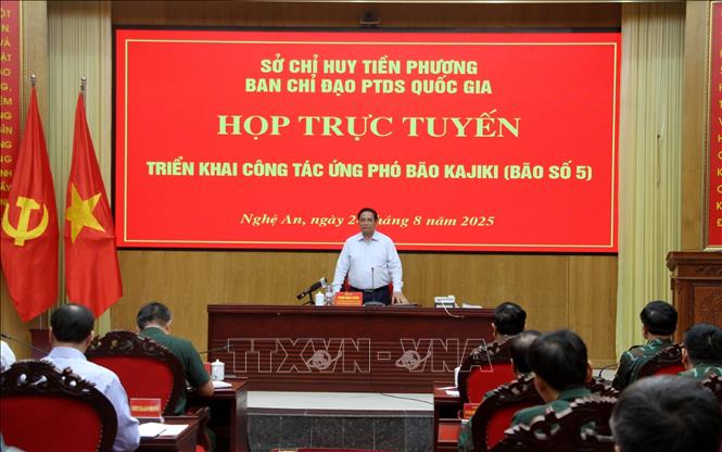 Thủ tướng Phạm Minh Chính trực tiếp chỉ đạo ứng phó bão số 5. Ảnh: Văn Tý-TTXVN