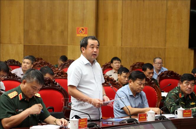 Đồng chí Trần Đức Thắng, Ủy viên Trung ương Đảng, Quyền Bộ trưởng Bộ Nông nghiệp và Môi trường báo cáo công tác ứng phó bão số 5. Ảnh: Văn Tý-TTXVN