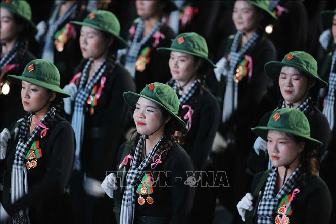 Khối nữ Du kích miền Nam tham gia tổng hợp luyện. Ảnh: Minh Quyết - TTXVN