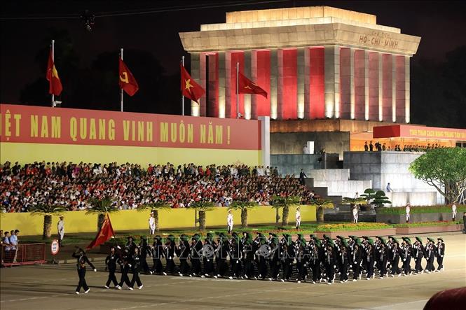 Khối nữ Du kích miền Nam diễu binh trên Quảng trường Ba Đình. Ảnh: Tuấn Anh - TTXVN