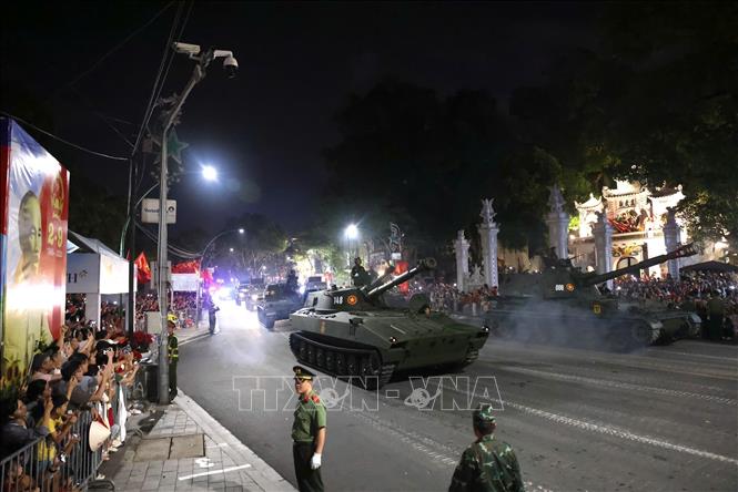 Khối xe pháo tự hành SU-122, SU-152 của Binh chủng Pháo binh-Tên lửa. Ảnh: Quốc Khánh - TTXVN