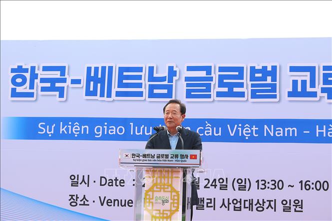 Chủ tịch huyện Bonghwa Park Hyeon-guk phát biểu tại sự kiện. Ảnh: Khánh Vân - PV TTXVN tại Hàn Quốc 