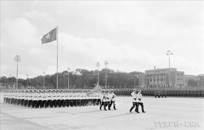 Khối học viên các trường quân sự diễu qua lễ đài. Ảnh: TTXVN