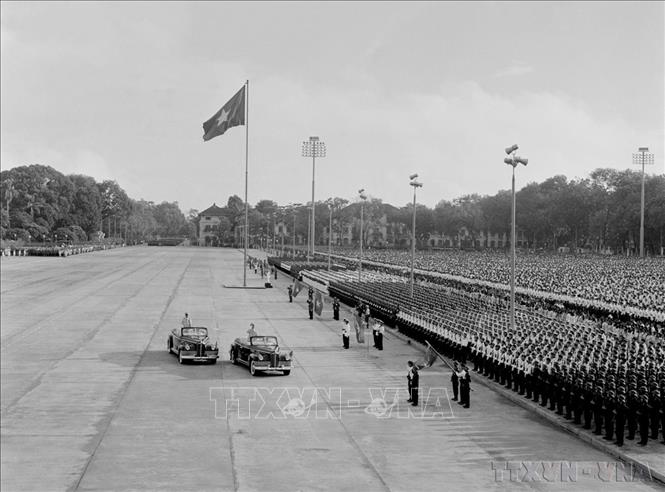 Quảng trường Ba Đình trong Lễ kỷ niệm 30 năm Quốc khánh (2/9/1975). Ảnh: TTXVN
