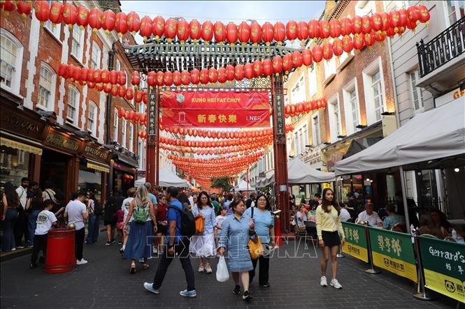 Cổng vào khu Chinatown London. Ảnh: Hữu Tiến - PV TTXVN tại Anh