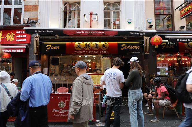 Một nhà hàng của người Hoa trong khu Chinatown London với các món vịt quay và thịt lợn quay. Ảnh: Hữu Tiến - PV TTXVN tại Anh