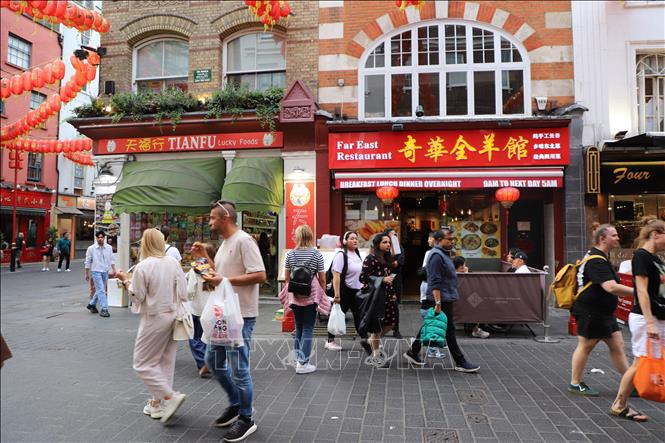 Cửa hàng của người Hoa trong khu Chinatown London. Ảnh: Hữu Tiến - PV TTXVN tại Anh
