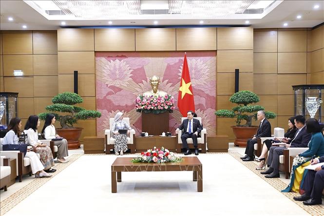 Chủ tịch Quốc hội Trần Thanh Mẫn tiếp Tổng Thư ký AIPA Siti Rozaimeriyanty Dato Haji Abdul Rahman. Ảnh: Doãn Tấn – TTXVN