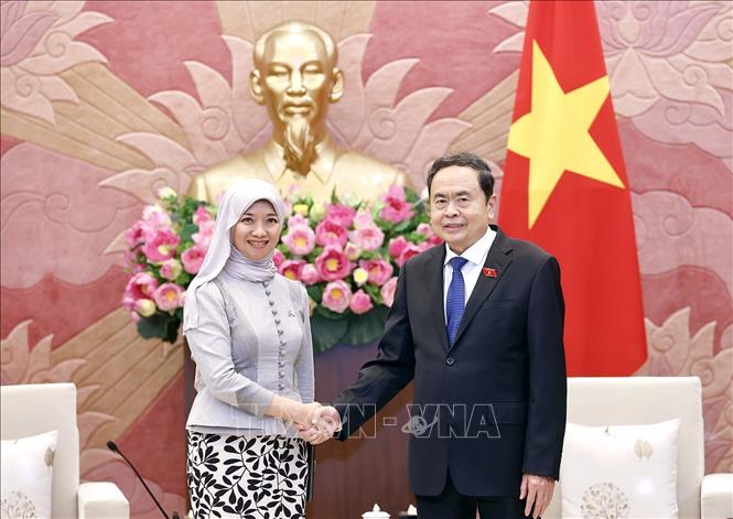 Chủ tịch Quốc hội Trần Thanh Mẫn tiếp Tổng Thư ký AIPA Siti Rozaimeriyanty Dato Haji Abdul Rahman. Ảnh: Doãn Tấn – TTXVN