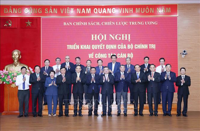 Các đồng chí lãnh đạo đại diện các cơ quan Đảng Trung ương dự hội nghị. Ảnh: Phương Hoa - TTXVN