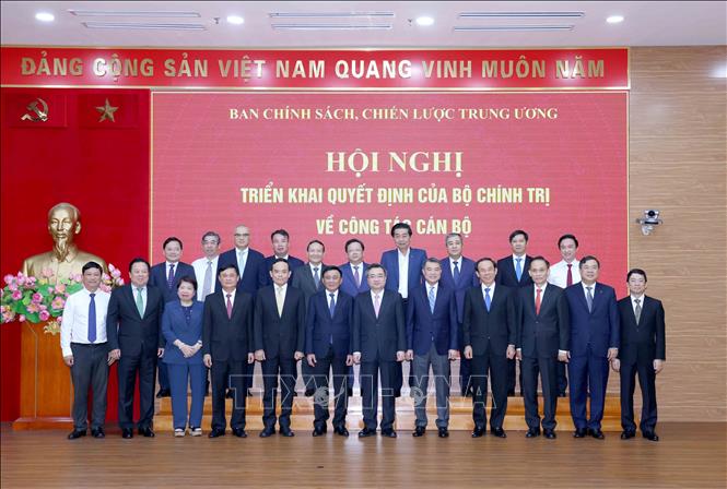 Các đồng chí lãnh đạo đại diện các cơ quan Đảng Trung ương dự hội nghị. Ảnh: Phương Hoa - TTXVN
