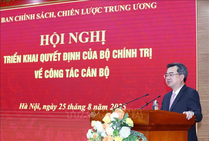 Đồng chí Nguyễn Thanh Nghị, Uỷ viên Trung ương Đảng, Trưởng Ban Chính sách, Chiến lược Trung ương phát biểu tại hội nghị. Ảnh: Phương Hoa - TTXVN