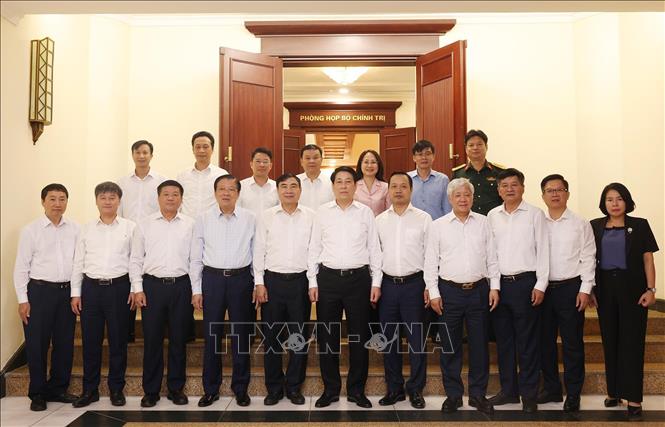 Đồng chí Lương Cường, Uỷ viên Bộ Chính trị, Chủ tịch nước với Ban Thường vụ Tỉnh ủy Điện Biên. Ảnh: Lâm Khánh - TTXVN
