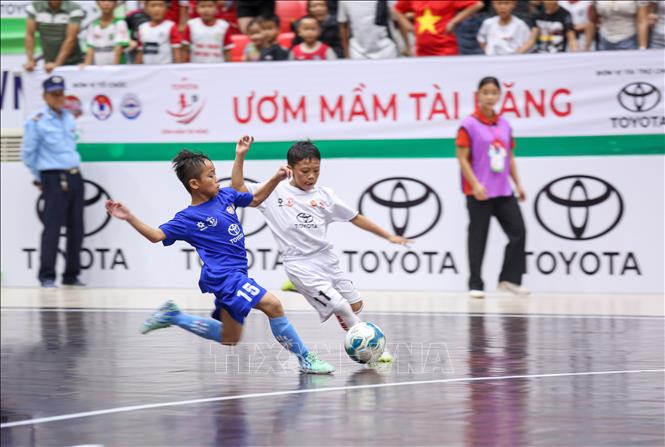 Trận chung kết giữa U9 Việt Hùng Thanh Hóa và U9 Văn Tâm Đồng Nai diễn ra kịch tính. Ảnh: Giang Phương - TTXVN