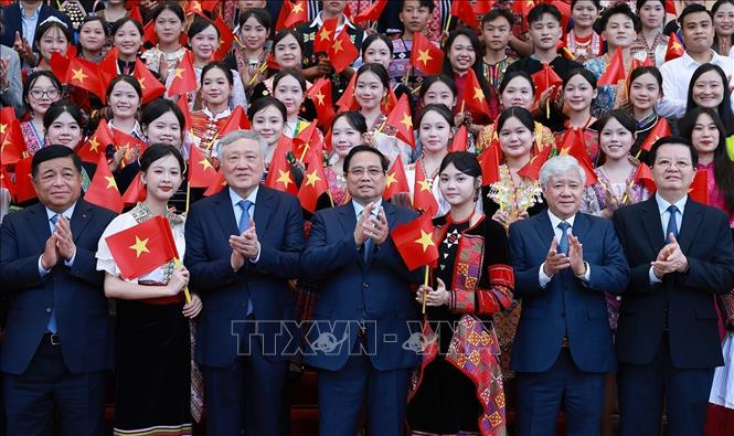 Thủ tướng Phạm Minh Chính với các đại biểu tham dự Hội nghị tổng kết Chương trình và Phong trào thi đua “Cả nước chung tay xóa nhà tạm, nhà dột nát”. Ảnh: Dương Giang-TTXVN