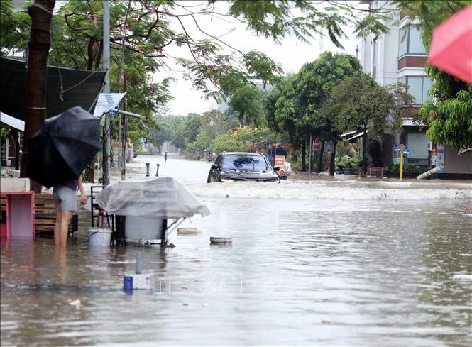Tại khu chợ Minh Phương, phường Nông Trang tình trạng gập sâu diễn ra trên diện rộng. Ảnh: Tạ Toàn - TTXVN