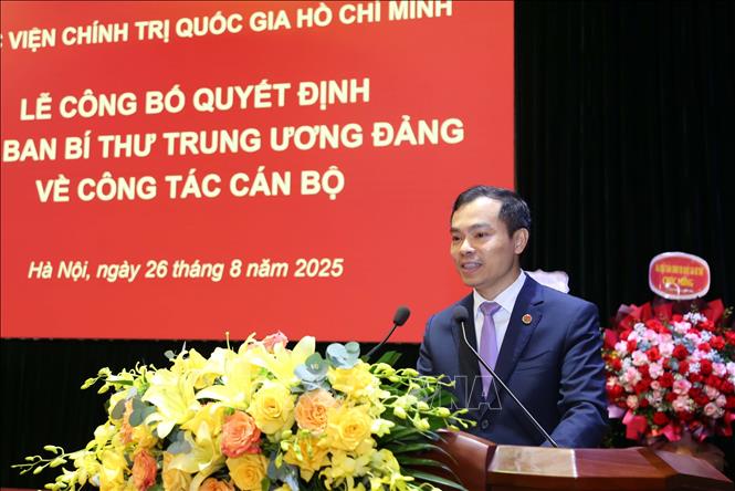PGS,TS Nguyễn Mạnh Hùng, Phó Giám đốc Học viện Chính trị quốc gia Hồ Chí Minh, Phó Chủ tịch Hội đồng Lý luận Trung ương phát biểu nhận nhiệm vụ. Ảnh: TTXVN phát