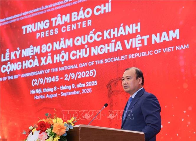 Thứ trưởng Thường trực Bộ Văn hoá - Thể thao và Du lịch Lê Hải Bình - Giám đốc Trung tâm báo chí phát biểu khai mạc buổi lễ. Ảnh: Hoàng Hiếu - TTXVN