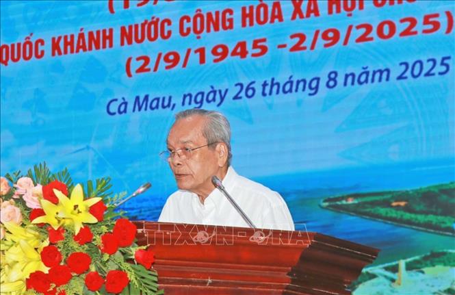 Đảng viên lão thành Trần Thanh Khiêm xúc động bày tỏ niềm tự hào và niềm tin vào tương lai phát triển của quê hương. Ảnh: Huỳnh Anh - TTXVN