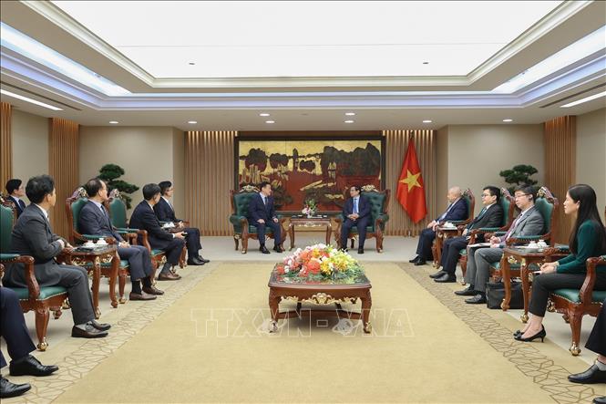 Thủ tướng Phạm Minh Chính tiếp ông Roh Tae Moon, Tổng Giám đốc điều hành Tập đoàn Samsung Điện tử. Ảnh: Dương Giang-TTXVN 