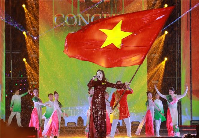 Tiết mục văn nghệ tại chương trình. Ảnh: Khánh Hoà - TTXVN