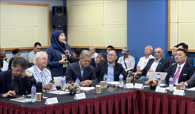 Lãnh đạo doanh nghiệp Malaysia trao đổi tại hội thảo. Ảnh: Viên Luyến - PV TTXVN tại Malaysia
