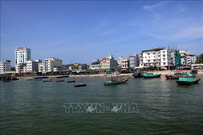 Small fishing boats in Co To. VNA Photo: Đức Hiếu
